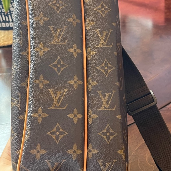 Louis Vuitton Black and Brown Monogram Messenger Bag - Picture 4 of 9